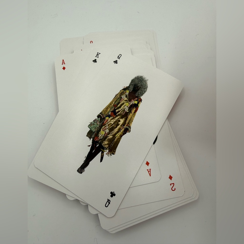 Rare Bottega Veneta Red Card Deck - Picture 4 of 6